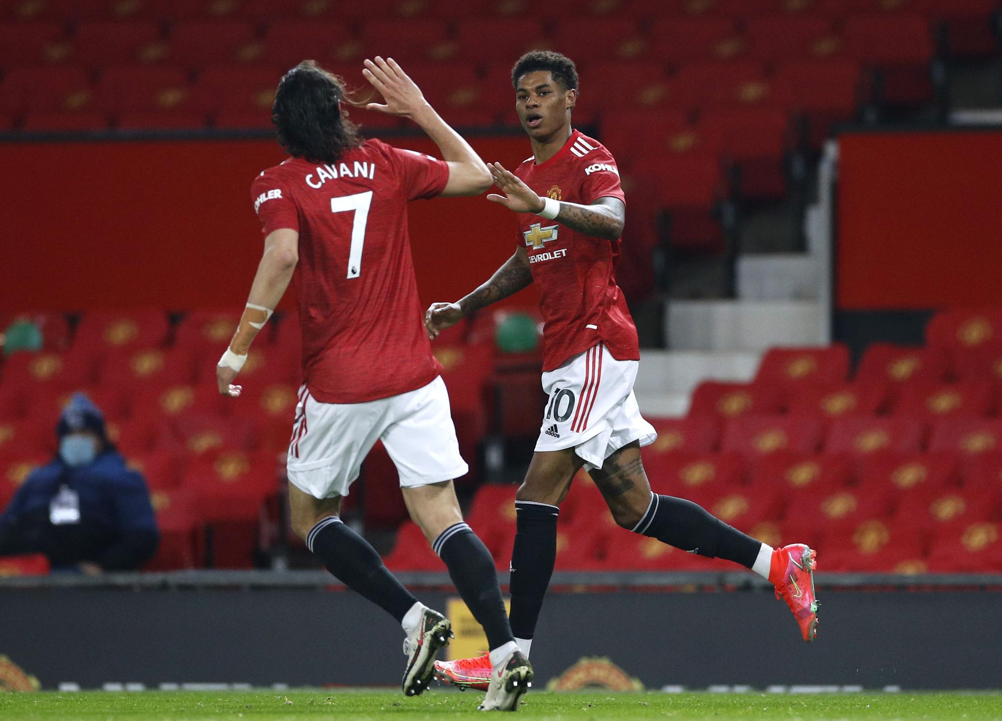 两人之间的 两人之间的