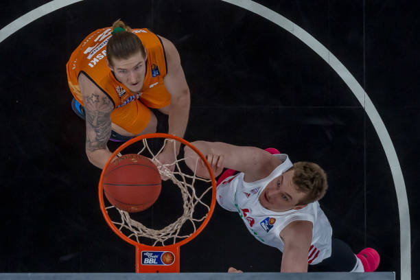 比上赛季同 比上赛季同